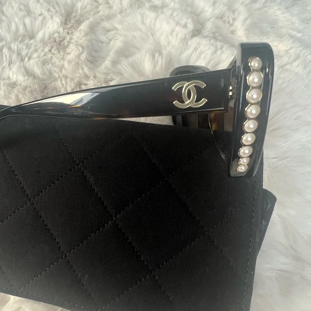 CHANEL Tortoise Shell Sunglasses - Picture 4 of 7